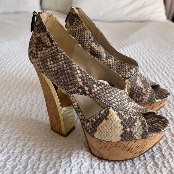 Nine West heels snake skin styled heels. - Picture 3 of 3